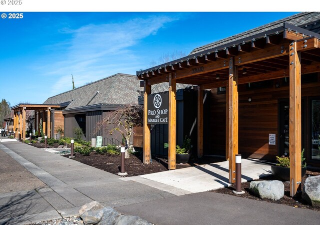 7430 SW Greens View Ct, Wilsonville, OR 97070 - property entrance with board and batten siding and a shingled roof