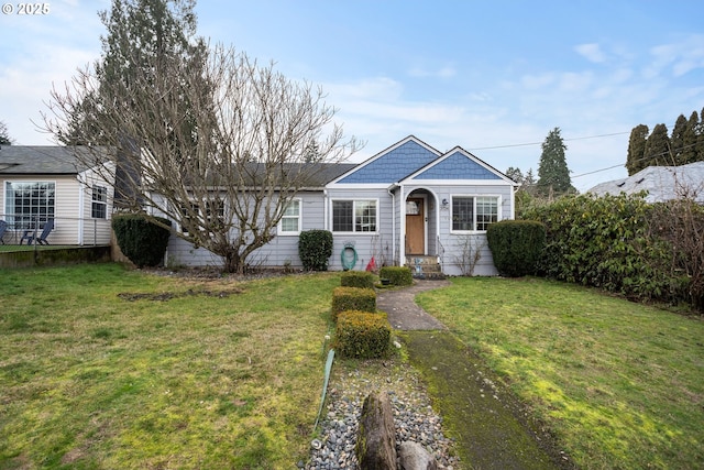 view of front of home featuring a front yard