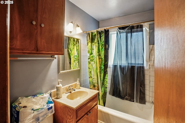 1304 NE 79th Ave, Portland, OR 97213 - full bathroom with vanity and shower / tub combo with curtain