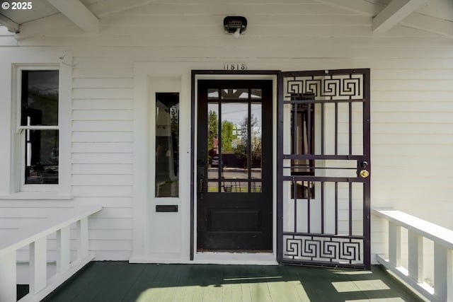 1818 N Killingsworth St, Portland, OR 97217 - doorway to property with a porch