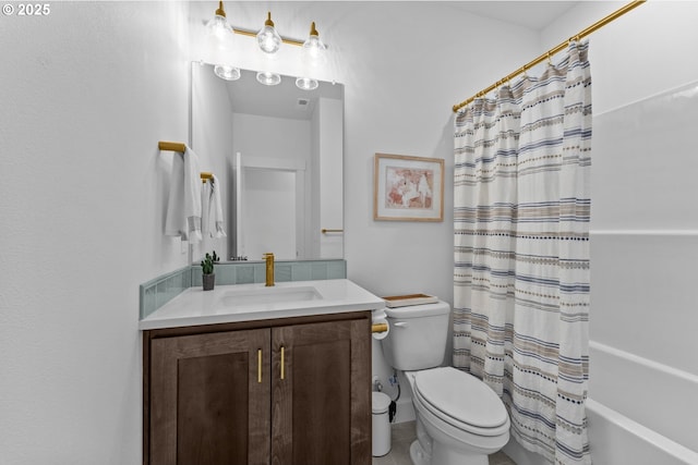 2134 Eleanor Rd, West Linn, OR 97068 - bathroom featuring toilet, vanity, and shower / bathtub combination with curtain