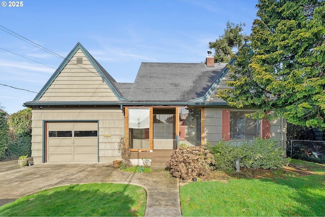 view of front facade featuring a front yard and a garage