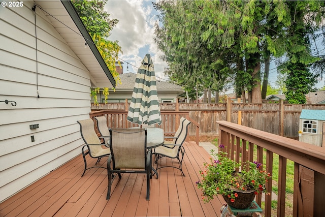 deck with fence and outdoor dining space