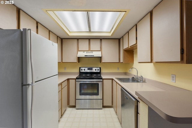 1502 NE 72nd St, Vancouver, WA 98665 - kitchen with stainless steel appliances, under cabinet range hood, light countertops, and light floors