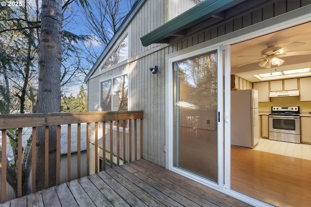1502 NE 72nd St, Vancouver, WA 98665 - deck with ceiling fan