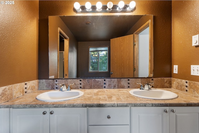 1502 NE 72nd St, Vancouver, WA 98665 - full bath featuring a textured wall and double vanity