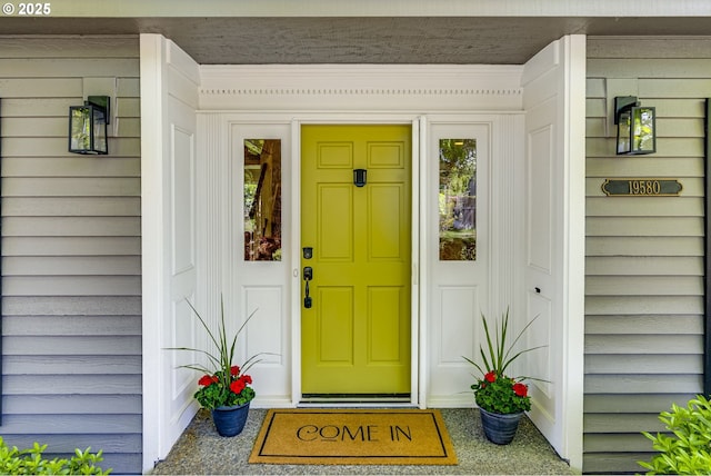 property entrance with covered porch