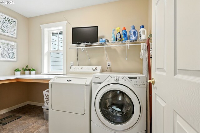 20817 NE 101st Ct, Battle Ground, WA 98604 - laundry room with washer and clothes dryer and baseboards