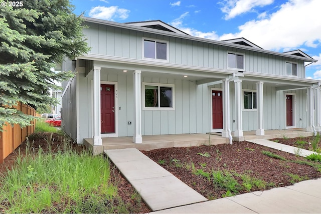 view of front of property featuring a porch and fence