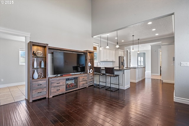 130 Ridge Dr, La Grande, OR 97850 - living area featuring crown molding, baseboards, and dark wood-style floors