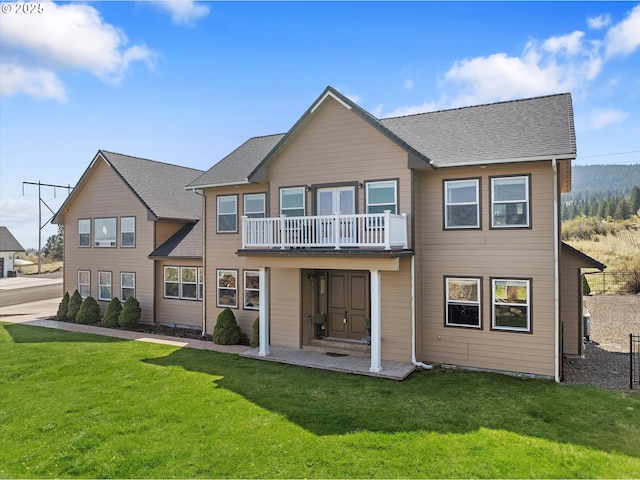 130 Ridge Dr, La Grande, OR 97850 - back of property featuring a yard and a balcony
