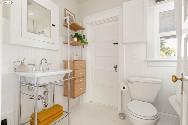 bathroom featuring toilet