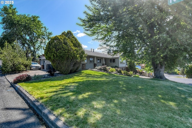 1329 NW Horn Ave, Pendleton, OR 97801 - view of front facade featuring a front yard