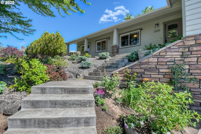 1329 NW Horn Ave, Pendleton, OR 97801 - view of exterior entry featuring covered porch