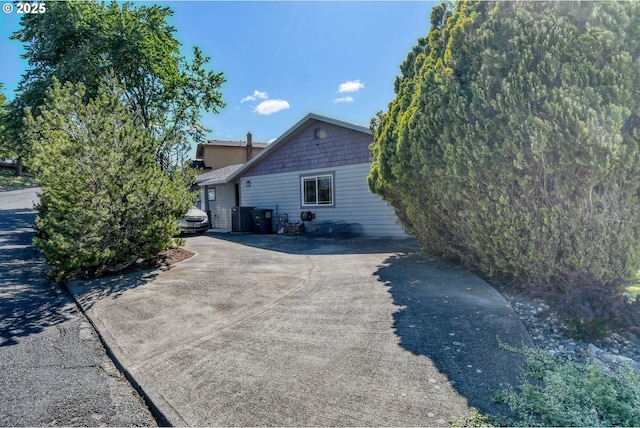 1329 NW Horn Ave, Pendleton, OR 97801 - view of side of home with concrete driveway and central air condition unit