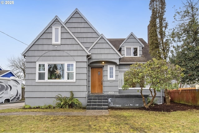 view of front of property with a front yard