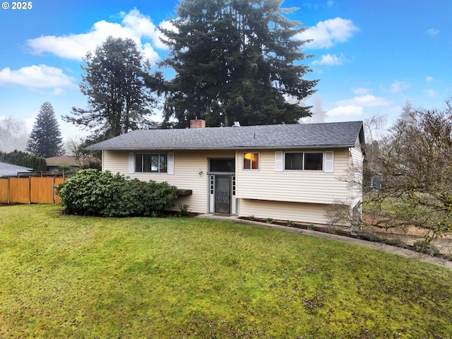 view of front of home featuring a front lawn