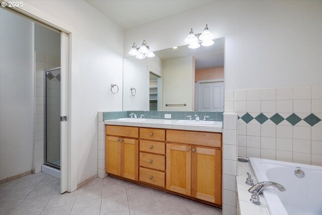 laundry room featuring light tile patterned flooring, independent washer and dryer, and cabinet space