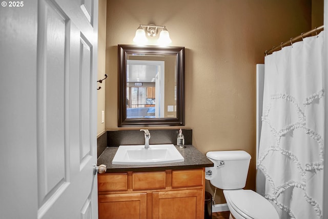 full bath featuring a textured wall, vanity, toilet, and a shower with curtain