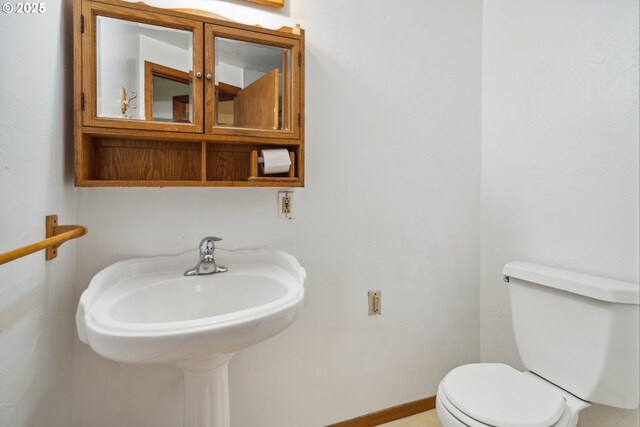 1885 N Danebo Ave, Eugene, OR 97402 - half bathroom with toilet