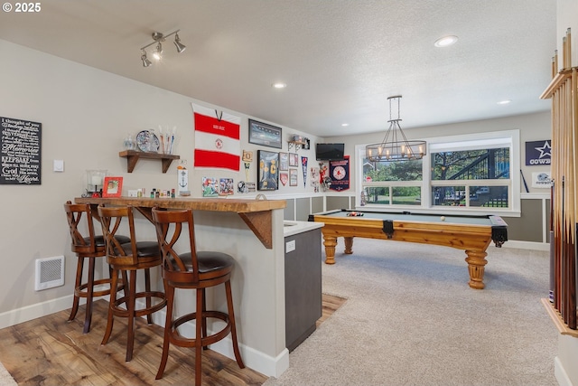 rec room with baseboards, a bar, visible vents, and recessed lighting