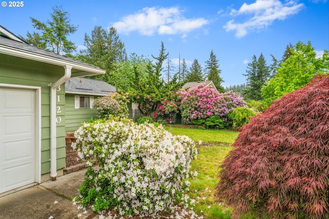 view of yard featuring a garage