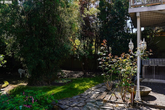 74 NE Sacramento St, Portland, OR 97213 - view of yard with a patio