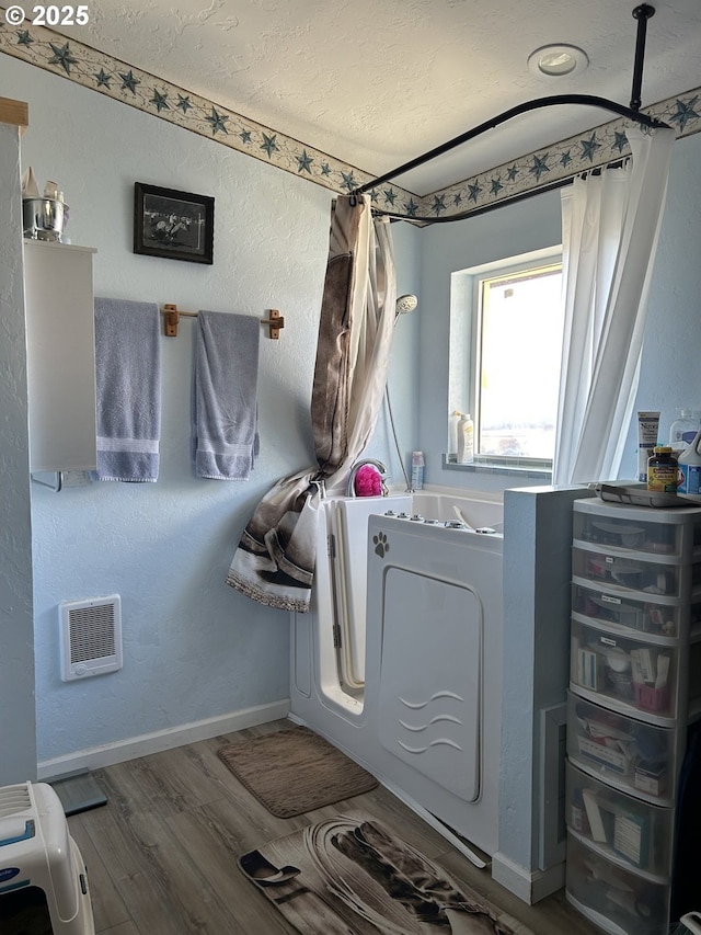 37102 Woods Ln, Richland, OR 97870 - washroom with baseboards, a textured ceiling, visible vents, laundry area, and wood finished floors