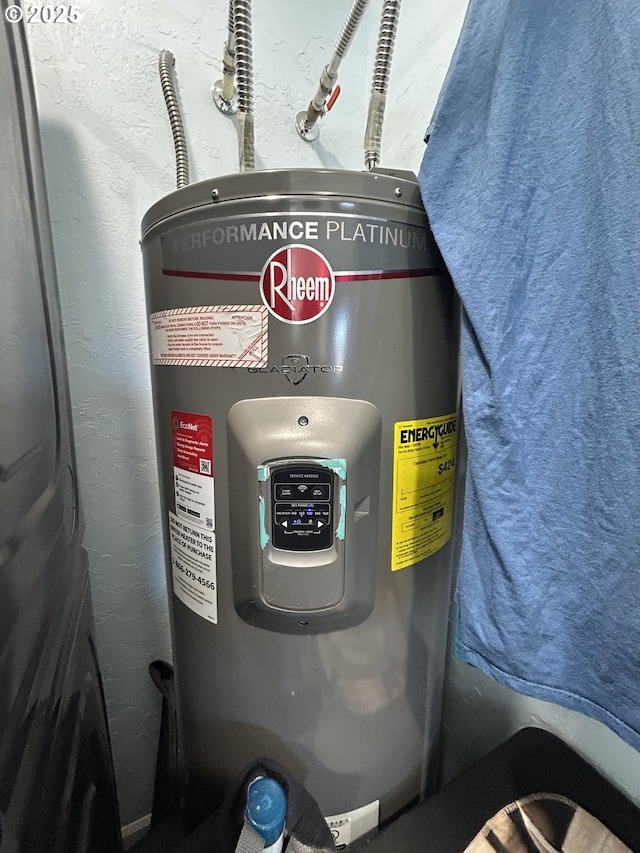 37102 Woods Ln, Richland, OR 97870 - utilities featuring electric water heater