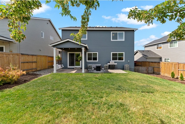 2908 S White Salmon Dr, Ridgefield, WA 98642 - back of property with a patio and a fenced backyard