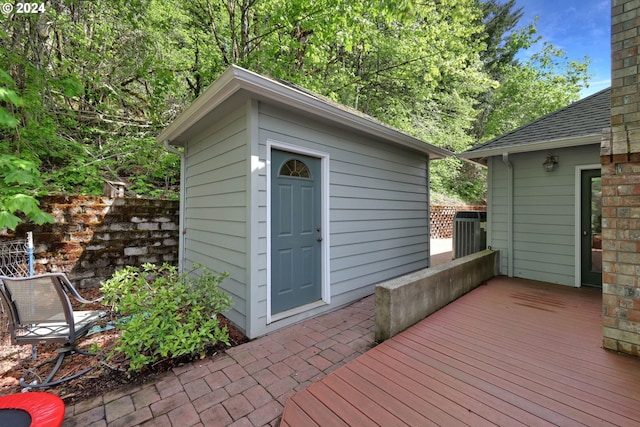 7297 Holly St, Springfield, OR 97478 - deck with an outbuilding