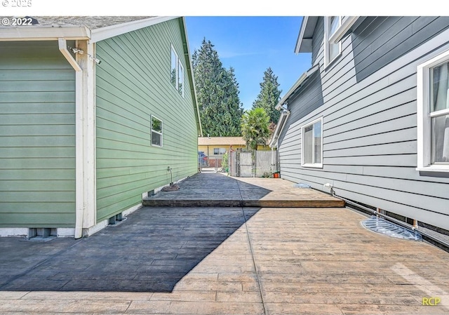 10387 N Mohawk Ave, Portland, OR 97203 - view of deck