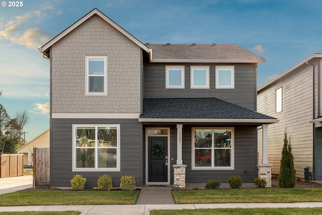 view of front of house featuring a front yard