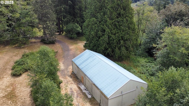 bird's eye view with a wooded view