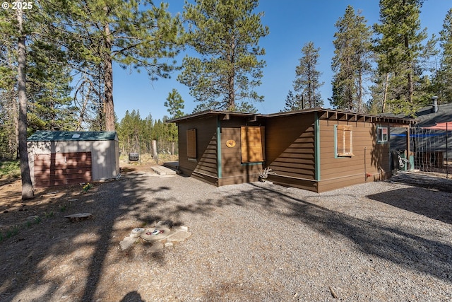 view of shed with gravel driveway