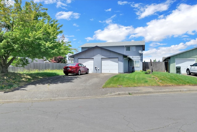 814/816 W Quinalt St, Springfield, OR 97477 - traditional-style home featuring an attached garage and asphalt driveway