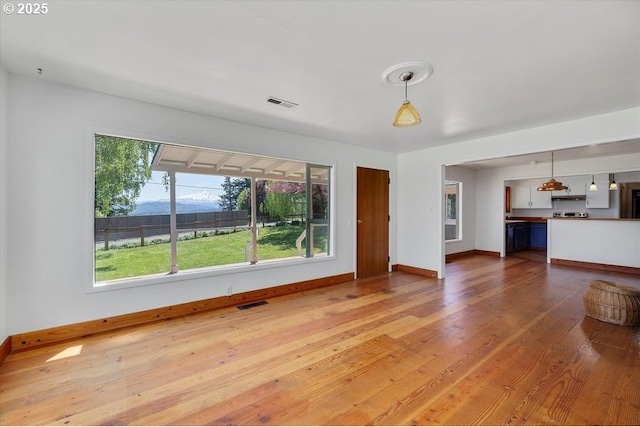 11081 Cook Underwood Rd, Underwood, WA 98651 - unfurnished living room featuring baseboards, light wood-style flooring, and a mountain view