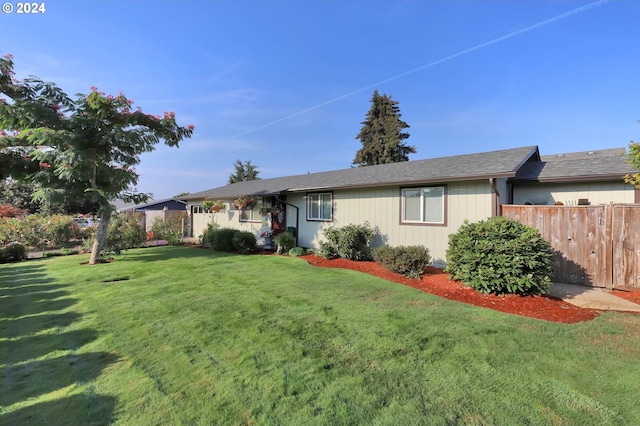 single story home with a front lawn