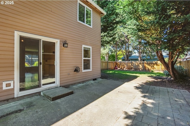 7091 SE Austin Dr, Hillsboro, OR 97123 - fenced backyard with a patio