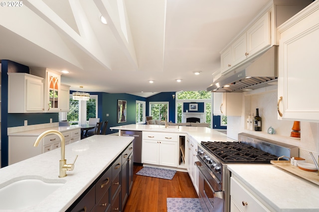 2977 Ingalls Way, Eugene, OR 97405 - kitchen with appliances with stainless steel finishes, a sink, recessed lighting, a peninsula, and under cabinet range hood