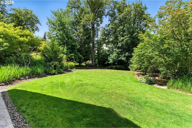 2812 Beacon Hill Dr, West Linn, OR 97068 - view of grassy yard