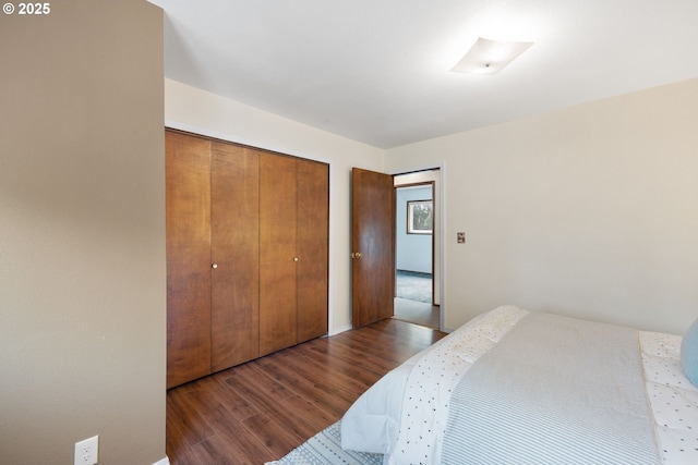 44505 SW Knight Rd, Gaston, OR 97119 - bedroom featuring wood finished floors, a closet, and baseboards