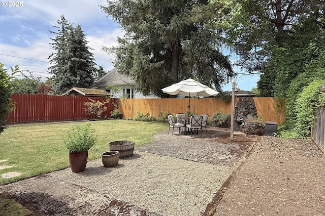 6325 SE 77th Ave SE, Portland, OR 97206 - fenced backyard with a patio