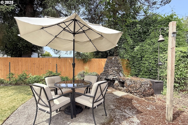 6325 SE 77th Ave SE, Portland, OR 97206 - view of patio featuring outdoor dining area