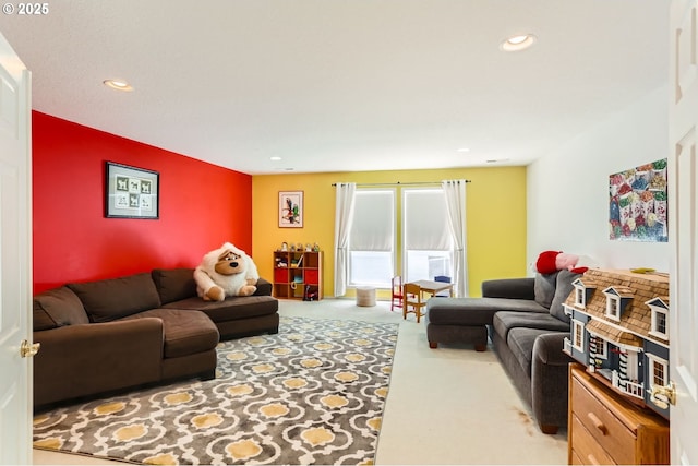 living room featuring recessed lighting and carpet