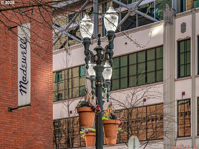 1030 NW Johnson St Unit 323, Portland, OR 97209 - exterior view of a chandelier