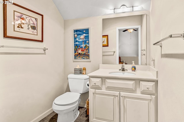 780 Pinecrest Dr, Grants Pass, OR 97526 - bathroom featuring toilet, baseboards, a ceiling fan, and vanity