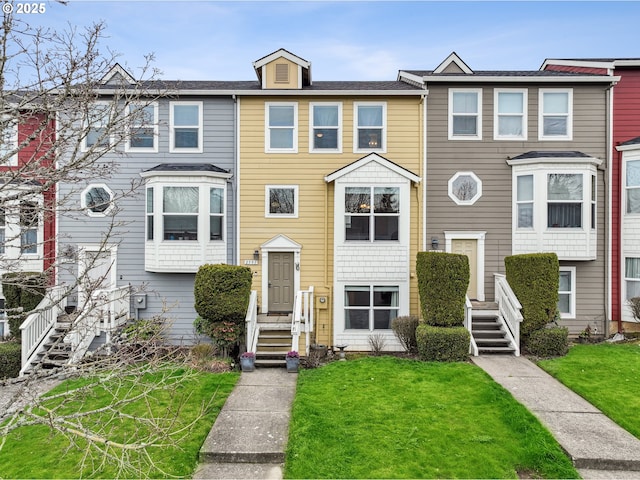 townhome / multi-family property with a front lawn