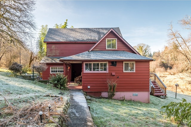 back of house featuring a yard