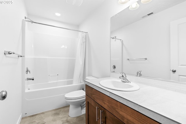 2095 S Heather St, Cornelius, OR 97113 - bathroom featuring vanity, shower / bath combo with shower curtain, and recessed lighting